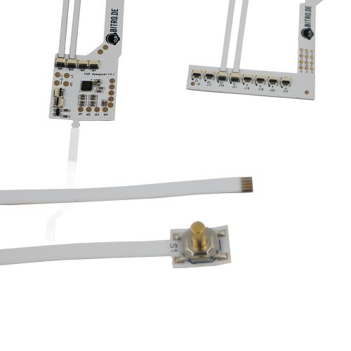 Das Ersatz Taster Flexkabel mit weißen Platinen und einem Flachbandkabel mit Steckern - einschließlich einer kleinen Goldkomponente - eignet sich perfekt zum Erstellen, Reparieren oder Anpassen Ihres Bitro PS5-Controllers.