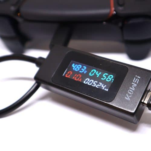 usb-c akkumessgerät an ps5 controller angeschlossen