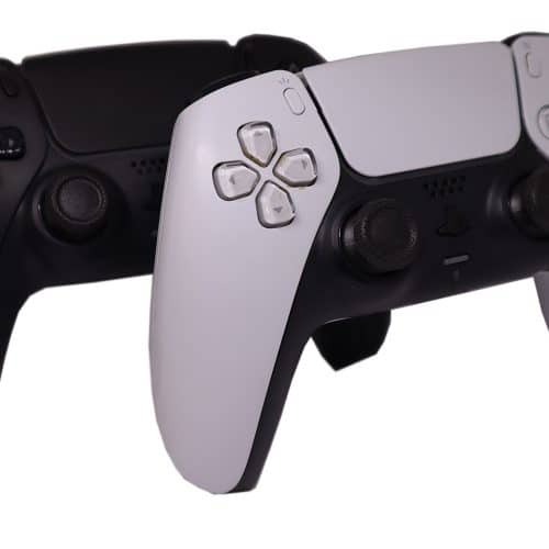 ps5 controller gebraucht mit hallsticks in schwarz und weiß